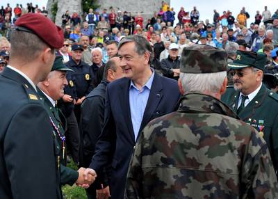 Predsednik republike dr. Danilo Türk se je udeležil slovesnosti ob 20. obletnici vojne za Slovenijo 1991 in napada na RTV oddajnik Kum (foto: Tamino Petelinšek/STA)