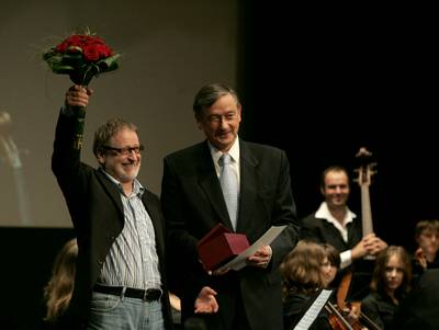 Predsednik dr. Danilo Türk je podelil Nagrado Metod Badjura za življenjsko delo na področju filmske ustvarjalnosti in filmske kulture filmskemu ustvarjalcu Filipu Robarju Dorinu (foto: Tina Kosec/STA)
