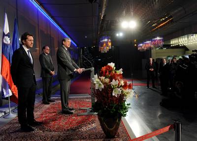 Predsednik republike dr. Danilo Türk, predsednik državnega zbora dr. Gregor Virant ter minister za razvoj in evropske zadeve s pooblastilom predsednika vlade za nadomeščanje mag. Mitja Gaspari so nagovorili novinarje in urednike (foto: Tamino Petelinšek/STA)