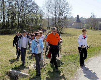 Predsednik republike dr. Danilo Türk se je s člani kluba pomurskih poslancev državnega zbora udeležil nordijske hoje (foto: Daniel Novakovič/STA)