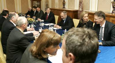 Predsednik republike dr. Danilo Türk je vodil 1. sejo Častnega odbora za praznovanje 20. obletnice samostojnosti Slovenije (foto: Tina Kosec/STA)