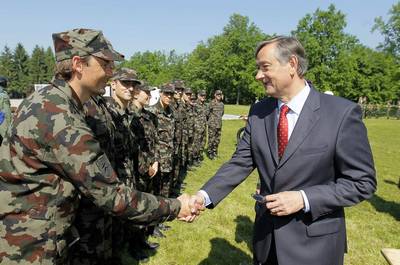 Predsednik se je udeležil dneva odprtih vrat Vojašnice Franca Rozmana – Staneta (foto: Daniel Novakovič/STA)