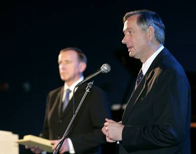 Predsednik republike dr. Danilo Türk je v odlikoval družbo Krka, tovarna zdravil, d.d., Novo mesto, z Zlatim redom za zasluge (foto: Tina Kosec/STA)