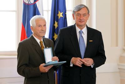 Predsednik republike dr. Danilo Türk je z Redom za zasluge odlikoval Franca Šivica (foto: Stanko Gruden/STA)