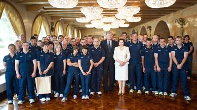 Predsednik republike dr. Danilo Türk in soproga Barbara Miklič Türk sta sprejela specialne olimpijce Slovenije pred udeležbo na Poletnih svetovnih igrah Atene 2011 (foto: Stanko Gruden/STA)