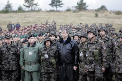 Predsednik in vrhovni poveljnik obrambnih sil dr. Danilo Türk si je ogledal vojaško vajo Zmožnosti Slovenske vojske 2008 ter nagovoril pripadnice in pripadnike Slovenske vojske (FA BOBO)