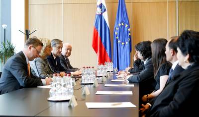 Predsednik republike dr. Danilo Türk je ob svetovnem dnevu Romov sprejel predstavnike Sveta romske skupnosti Republike Slovenije in Zveze Romov Slovenije (foto: Stanko Gruden/STA)