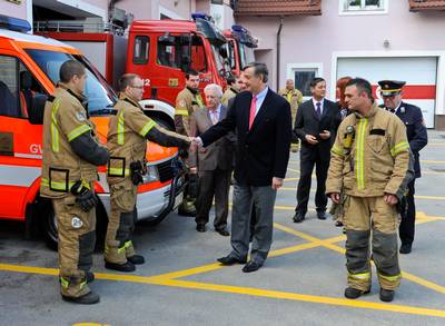 Predsednik republike dr. Danilo Türk se je srečal s člani Prostovoljnega gasilskega društva Slovenske Konjice (foto: Nebojša Tejič/STA)
