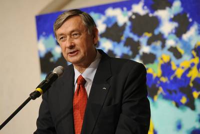 Predsednik republike dr. Danilo Türk je na Ljubljanskem gradu odprl razstavo "V čast sliki" petih vrhunskih slovenskih akademskih slikarjev (foto: Nebojša Tejić/STA)