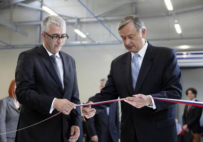 Predsednik republike dr. Danilo Türk je odprl novo proizvodno halo družbe Iskra Avtoelektrika Avto deli Bovec (foto: Tina Kosec/STA)