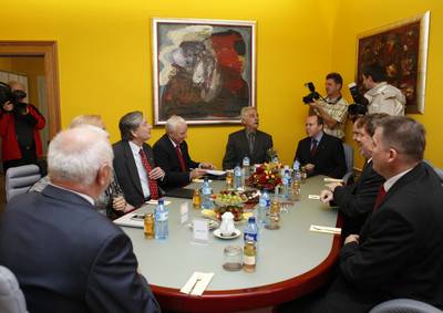 Predsednik republike dr. Danilo Türk je obiskal Ptuj, kjer se je srečal z županom dr. Štefanom Čelanom in predstavniki Mestne občine Ptuj (foto: Tina Kosec/STA)