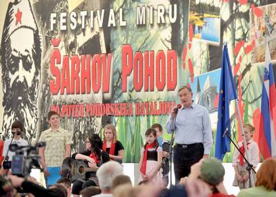Predsednik republike dr. Danilo Türk se je udeležil Festivala miru – 5. Šarhovega pohoda po poteh Pohorskega bataljona (foto: Tamino Petelinšek/STA)