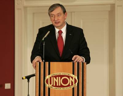 Predsednik republike dr. Danilo Türk se je udeležil prednovoletne čajanke Programa Svit – Državnega programa presejanja in zgodnjega odkrivanja predrakavih sprememb in raka na debelem črevesu in danki, ki poteka pod njegovim pokroviteljstvom (foto: Tina Kosec/STA)