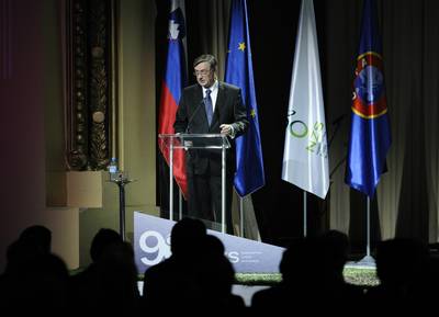 Predsednik republike dr. Danilo Türk se je udeležil slavnostne akademije ob 90. obletnici Nogometne zveze Slovenije (foto: Nebojša Tejič/STA)