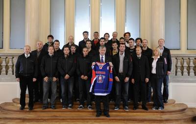 Predsednik republike dr. Danilo Türk je sprejel člane in vodstvo slovenske hokejske A reprezentance ter predstavnike Hokejske zveze Slovenije (foto: Nebojša Tejić/STA)