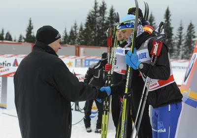 Predsednik republike dr. Danilo Türk je podelil pokale zmagovalcem moškega teka na smučeh na 15 km v klasični tehniki (foto: Nebojša Tejić/STA)