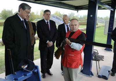 Predsednik republike dr. Danilo Türk je obiskal Strelski center Gaj, kjer si je ogledal olimpijsko strelišče (foto: Nebojša Tejić/STA)