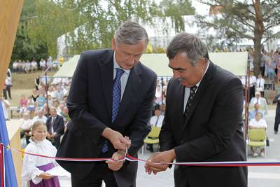 Predsednik na odprtju Centra za kulturne dejavnosti Kobilje (Foto: Danijel Novakovič/STA)