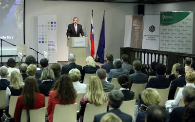 Predsednik republike dr. Danilo Türk se je udeležil 24. foruma odličnosti in mojstrstva z naslovom "Družbeno odgovorno ravnanje pri uveljavljanju univerzalne odličnosti in mojstrstva" (foto: Tina Kosec/STA)