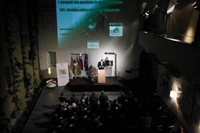 Predsednik republike dr. Danilo Türk se je udeležil slavnostne akademije ob 1. evropskem dnevu geodetov in geoinformatikov ter ob 500. obletnici rojstva Gerardusa Mercatorja (foto: Stanko Gruden/STA)