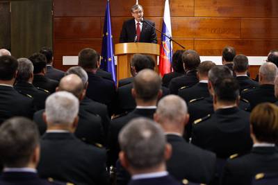 Predsednik Republike Slovenije in vrhovni poveljnik obrambnih sil dr. Danilo Türk je imel predavanje častniškemu zboru Slovenske vojske (foto: Stanko Gruden/STA)