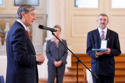 Predsednik republike dr. Danilo Türk je z Redom za zasluge odlikoval patra Cirila Božiča (foto: Stanko Gruden/STA)