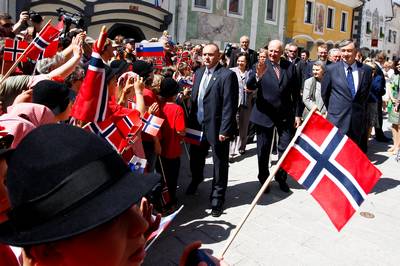 Predsednik Republike Slovenije dr. Danilo Türk in soproga Barbara Miklič Türk ter Njuni veličanstvi norveški kralj Harald V. in kraljica Sonja so obiskali Radovljico (foto: Stanko Gruden/STA)