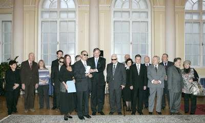 Predsednik republike dr. Danilo Türk je z Redom za zasluge odlikoval Zvezo društev civilnih invalidov vojn Slovenije ob 40. obletnici njenega delovanja (foto: Tina Kosec/STA)