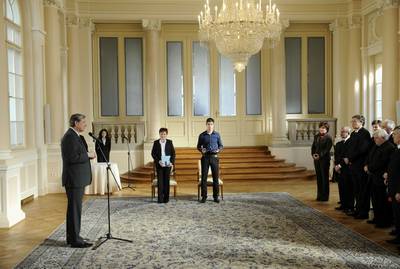 Predsednik republike dr. Danilo Türk je z Redom za zasluge odlikoval Marijano Sukič, z Medaljo za hrabrost pa je odlikoval Roka Vorija (foto: Nebojša Tejić/STA)