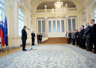 Predsednik republike dr. Danilo Türk je z Zlatim redom za zasluge odlikoval Organizacijski komite Pokala Vitranc (foto: Tamino Petelinšek/STA)