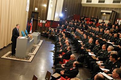 Predsednik republike in vrhovni poveljnik obrambnih sil dr. Danilo Türk je imel predavanje častniškemu zboru Slovenske vojske o aktualnih obrambnih vprašanjih (foto: Stanko Gruden/STA)