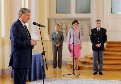 Predsednik republike dr. Danilo Türk je z Zlatim redom za zasluge odlikoval Policijo Republike Slovenije (foto: Daniel Novakovič/STA)