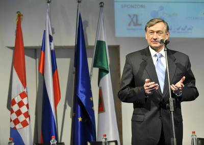 Predsednik republike dr. Danilo Türk se je udeležil srečanja slovenskih in hrvaških gospodarstvenikov, kjer je nagovoril udeležence srečanja (FA BOBO)