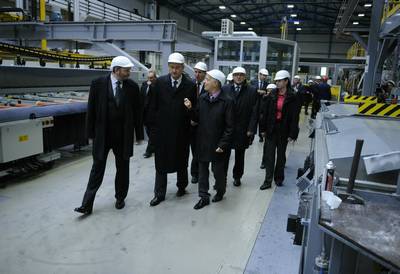 Predsednik republike dr. Danilo Türk je obiskal družbo Impol, kjer se je srečal z vodstvom ter si ogledal proizvodnjo izstiskanih aluminijskih izdelkov (foto: Nebojša Tejić/STA)