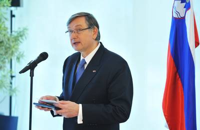 Predsednik republike dr. Danilo Türk in gospa Barbara Miklič Türk ter predsednik vlade Borut Pahor in gospa Tanja Pečar so priredili sprejem za diplomatski zbor ob pričetku novega leta (foto: Matej Leskovšek/STA)