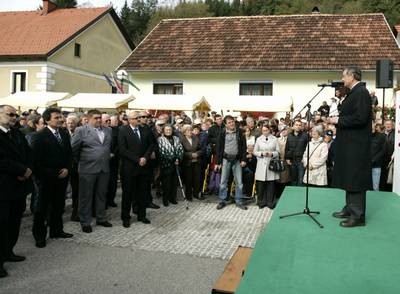 Predsednik republike dr. Danilo Türk se je udeležil prireditve Praznik kozjanskega jabolka 2011 (foto: Nada Mihajlović/STA)