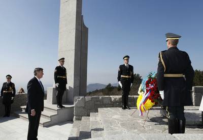 Predsednik republike dr. Danilo Türk je položil venec k Spomeniku padlim borcem IX. korpusa in padlim vojakom ruskega bataljona XXX. divizije IX. korpusa (foto: Tina Kosec/STA)