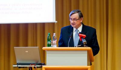 Predsednik republike dr. Danilo Türk se je udeležil 2. mednarodnega posveta "Socialni dialog v Evropski uniji" v sklopu operacije DialogeM, kjer je imel uvodni nagovor (foto: Stanko Gruden/STA)
