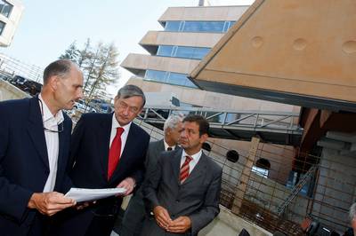 Predsednik republike dr. Danilo Türk si je ogledal gradbišče novega Diagnostično-terapevtskega servisnega objekta Univerzitetnega kliničnega centra Ljubljana (foto: Stanko Gruden/STA)