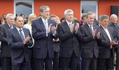Predsednik republike dr. Danilo Türk se je udeležil osmega praznika samostojne romske krajevne skupnosti Pušča v Občini Murska Sobota (foto: Daniel Novakovič/STA)