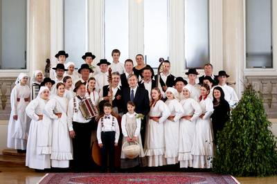 Predsednik republike dr. Danilo Türk je tradicionalno sprejel Zelenega Jurija ter glasbenike in plesalce iz Bele Krajine in sosednje Hrvaške (foto: Stanko Gruden/STA)