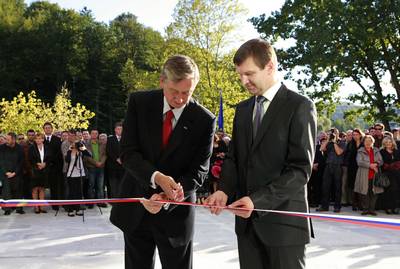 Predsednik republike dr. Danilo Türk in župan Občine Rogaška Slatina mag. Branko Kidrič sta odprla Kulturno-turistično središče Anin dvor (foto: Tina Kosec/STA)