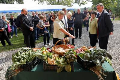 Predsednik republike dr. Danilo Türk in soproga Barbara Miklič Türk sta obiskala Ekološko kmetijo Šelar (foto: Stanko Gruden/STA)