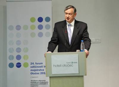 Predsednik republike dr. Danilo Türk se je udeležil 24. foruma odličnosti in mojstrstva z naslovom "Družbeno odgovorno ravnanje pri uveljavljanju univerzalne odličnosti in mojstrstva" (foto: Tina Kosec/STA)