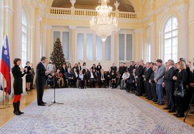 Predsednik Republike Slovenije dr. Danilo Türk, predsednik Državnega zbora Republike Slovenije dr. Pavel Gantar in predsednik Vlade Republike Slovenije Borut Pahor so ob svetovnem dnevu invalidov priredili sprejem za predstavnike invalidskih organizacij (foto: Daniel Novakovič/STA)