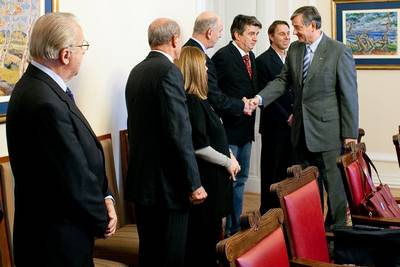 Predsednik republike dr. Danilo Türk je ob obletnici konca prve svetovne vojne organiziral pogovor o projektu Pot miru od Alp do Jadrana v spomin na Soško fronto, na katerem so sodelovali predstavniki Fundacije Poti miru v Posočju (foto: Stanko Gruden/STA)