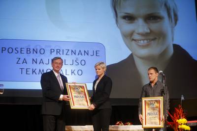 Predsednik republike dr. Danilo Türk je na slovesnosti ob 60. obletnici Judo zveze Slovenije Roku Drakšiču podelil priznanje za najboljšega tekmovalca, Urški Žolnir pa priznanje za najboljšo tekmovalko in priznanje za posebne dosežke (foto: Stanko Gruden/STA)
