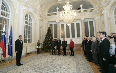 Predsednik republike dr. Danilo Türk je z Zlatim redom za zasluge odlikoval boksarja Dejana Zavca in Društvo za raziskovanje jam Ljubljana, z Redom za zasluge pa je odlikoval alpinista Silva Kara in Franca Kneza (foto: Tina Kosec/STA)