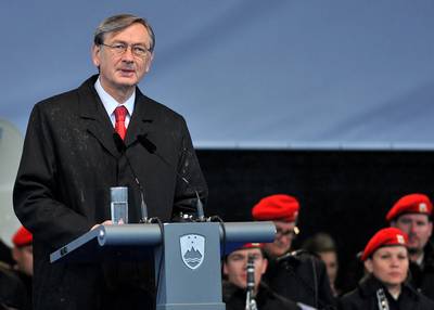 Predsednik republike in vrhovni poveljnik obrambnih sil dr. Danilo Türk se je udeležil osrednje slovesnosti ob dnevu Slovenske vojske "20 let delovanja vojske v samostojni Sloveniji" (foto: Tamino Petelinšek/STA)