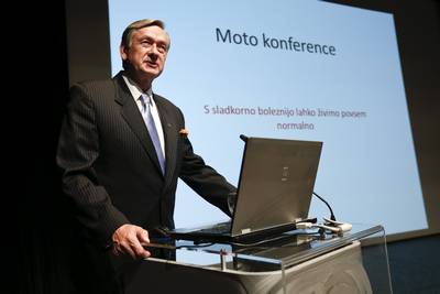 Predsednik republike dr. Danilo Türk in soproga Barbara Miklič Türk sta obiskala 12. festival za tretje življenjsko obdobje, kjer sta si ogledala sejemsko razstavo ter se srečala z organizatorji in udeleženci festivala (foto: Stanko Gruden/STA)